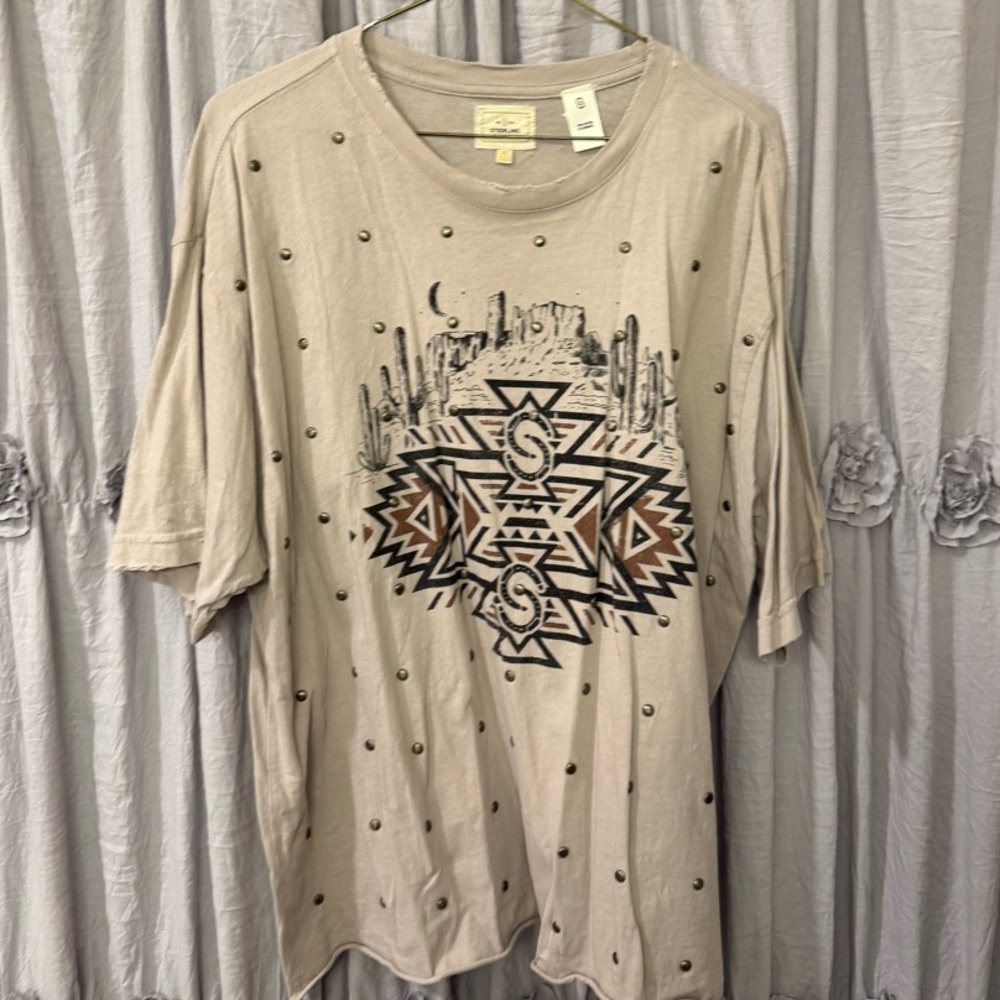 Sterling & Stitch beige graphic T with silver studs